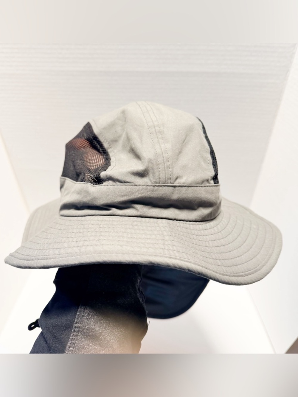 Swiss Tech Safari Light Gray Sun Hat with Mesh Side Panels for Cooling